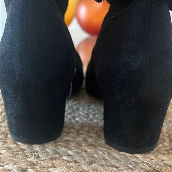 Chic Black Heeled Boots for Women - Picture 6 of 13